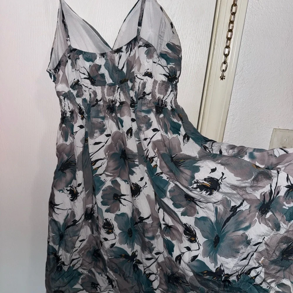 Annabelle Flowy Floral Midi Dress - Picture 2 of 4